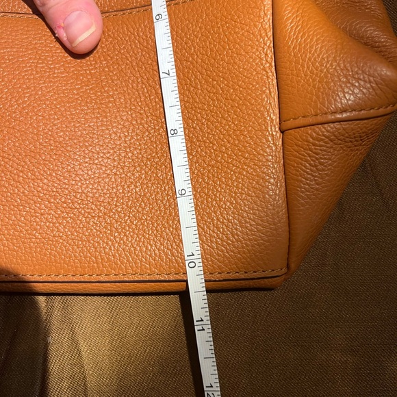 Kate Spade Hobo Shoulder Bag, tan leather w/gold accents. Great Condition - Picture 12 of 12